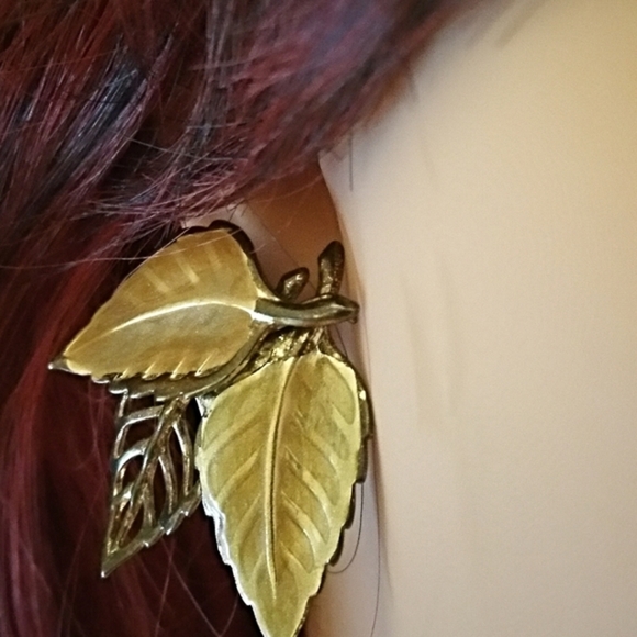 Vintage 3 leaf metal enamel pierced earrings - Picture 1 of 8